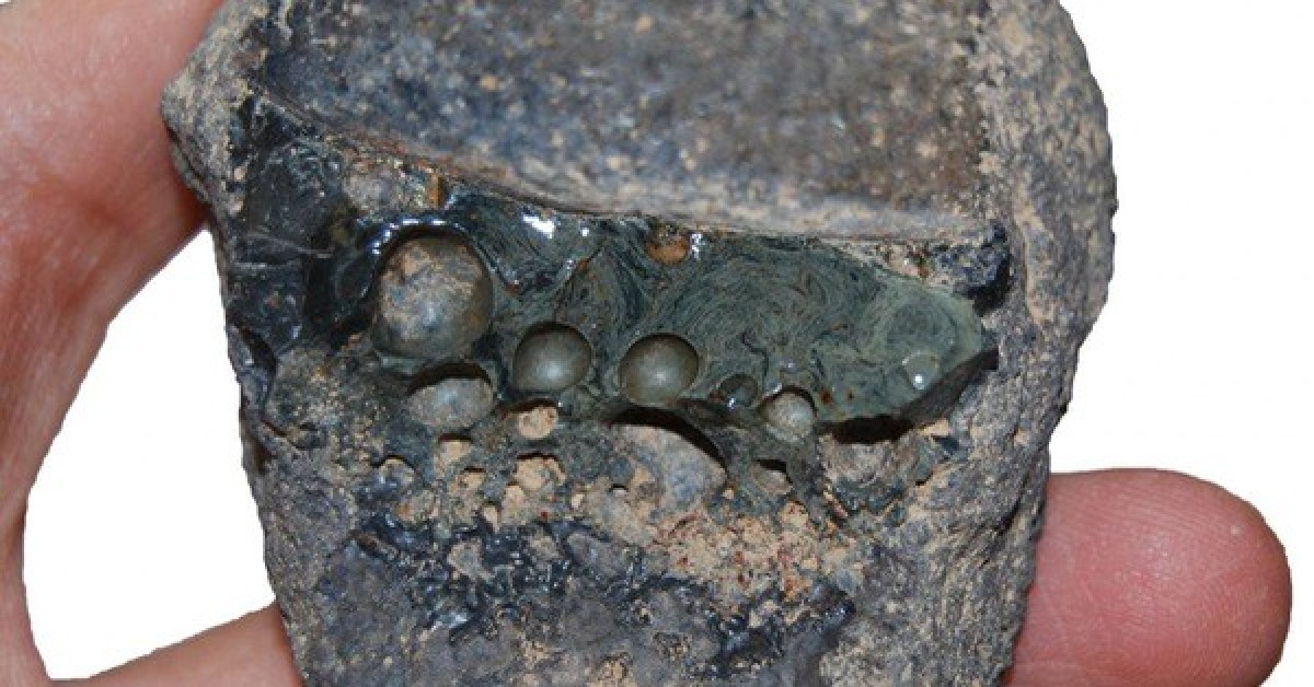 Sản phẩm của thế kỷ 20 xuất hiện ở hầm mộ, di tích Ba Tư 1.000 năm - 1