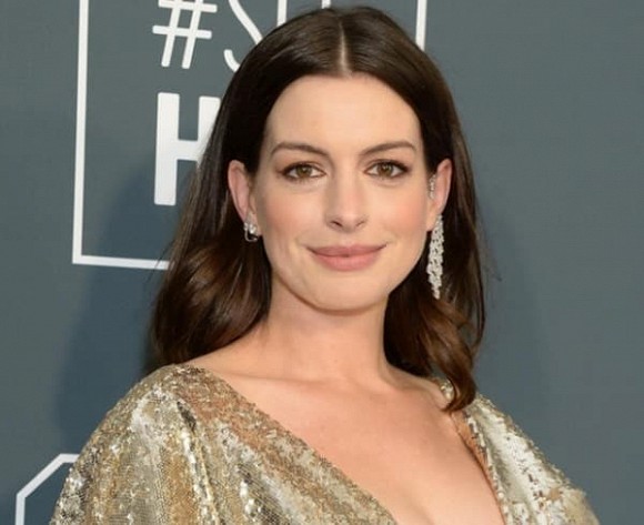 Từng được mệnh danh là 'nữ thần đẹp không góc chết', nhan sắc Anne Hathaway giờ đây thay đổi thế nào?