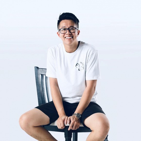 Bạn trai Hoa hậu Hương Giang - Matt Liu bị soi dùng app chỉnh ảnh khiến mặt biến dạng