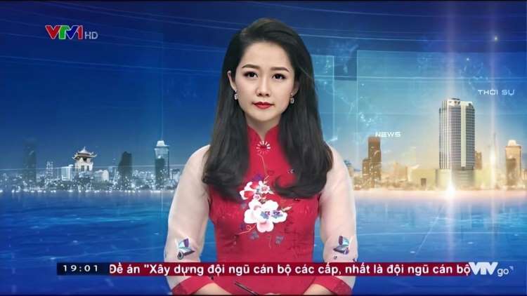 Nữ MC xinh đẹp nổi tiếng của bản tin Thời sự 19h VTV tiết lộ "bí mật" hậu trường - 1