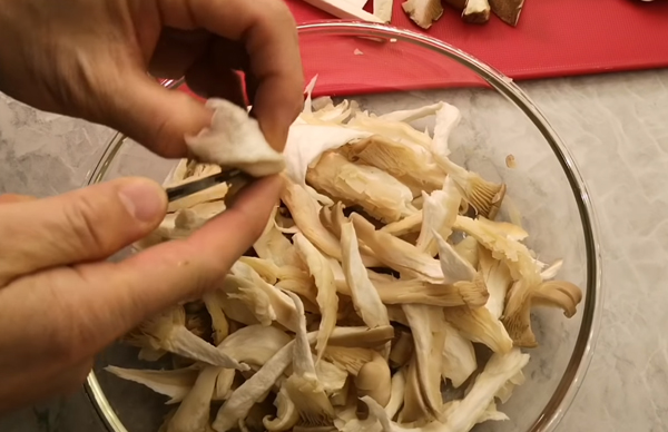 Cách làm giò thủ chay từ nấm và bột rau câu