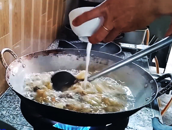 Chinh phục 3 cách nấu ếch om cà mới lạ khiến cả nhà ăn không buông đũa