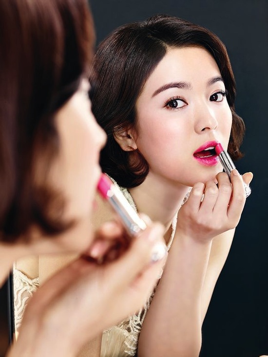 Song Hye Kyo đẹp tinh khôi mà vẫn sexy trong quảng cáo mỹ phẩm