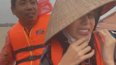 Thuỷ Tiên hoảng sợ trước cảnh nước lũ như sóng biển khi đi cứu trợ ở Quảng Bình - 1