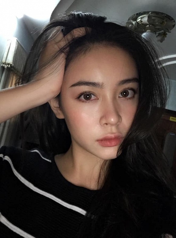 Trước 'bạn gái tin đồn' là thí sinh Hoa hậu Việt Nam 2020, Đoàn Văn Hậu cũng từng 'thả thính' một gái xinh khác