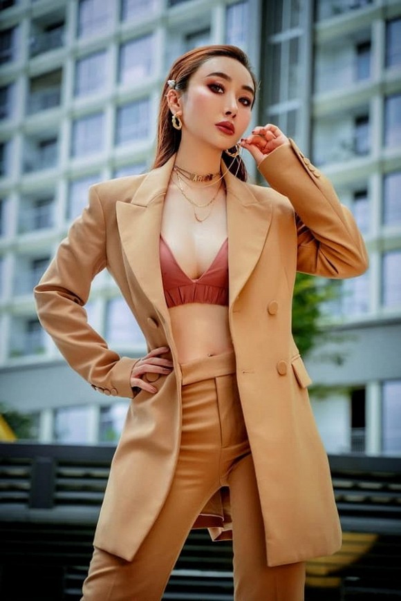 Nữ hoàng – Doanh nhân Jeon Jade: làm ‘dậy sóng’ bởi phong cách thời trang chất lừ